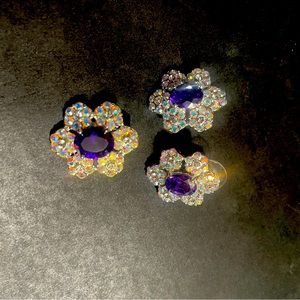 Stud earrings and necklace pendant set